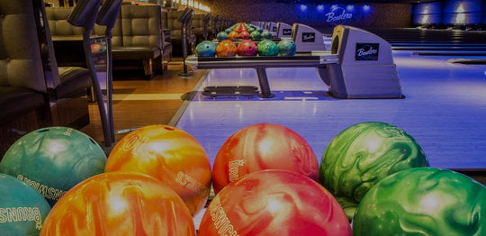 Ball return with bowling balls