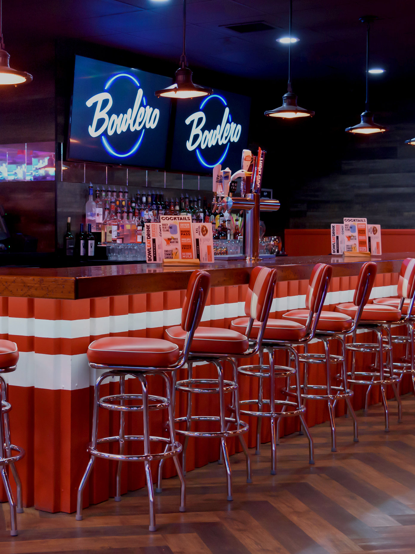 Bowling and Lounge Area with Bar in Davie Bowlero