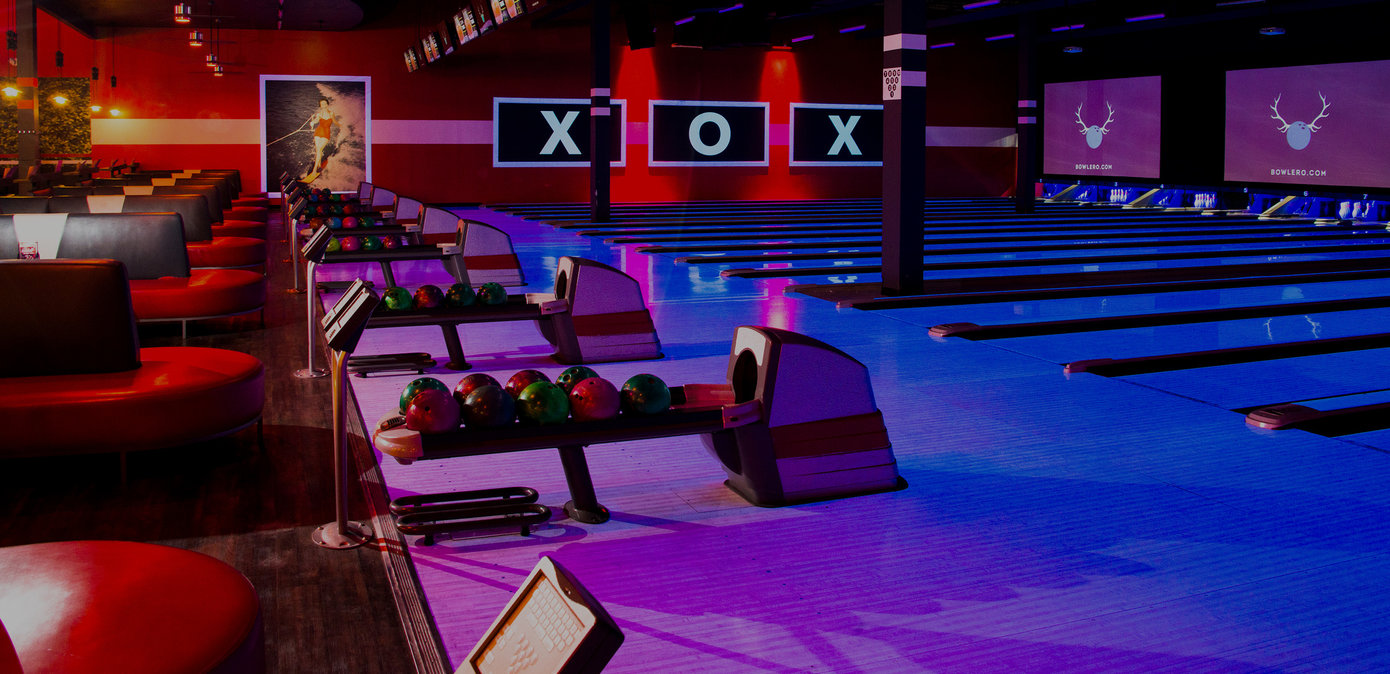Bowling Alley & Lounge Area in Feasterville Bowlero