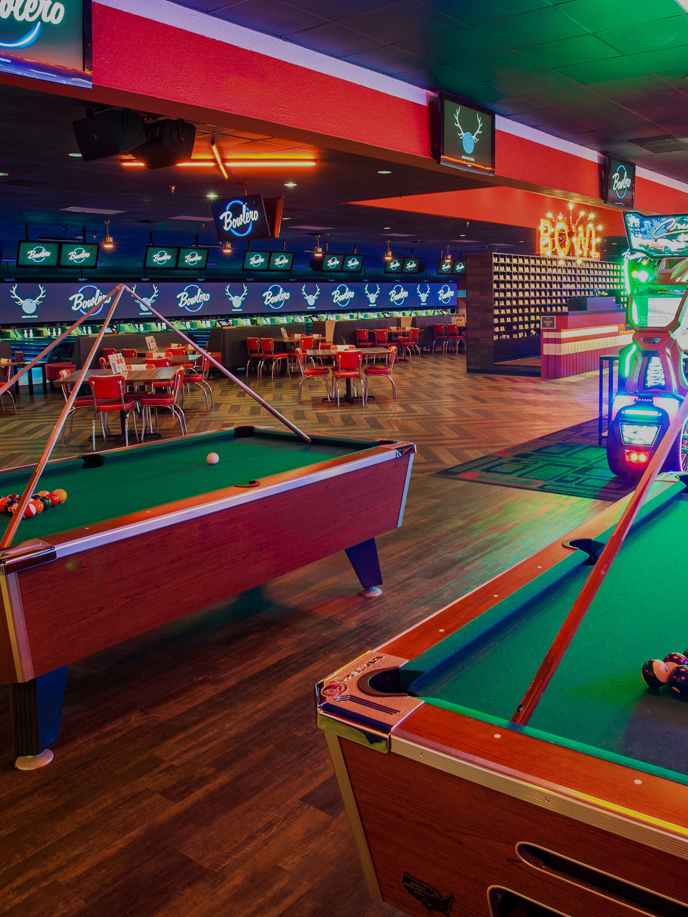 Bowling with Outdoor Seating in Jupiter Bowlero