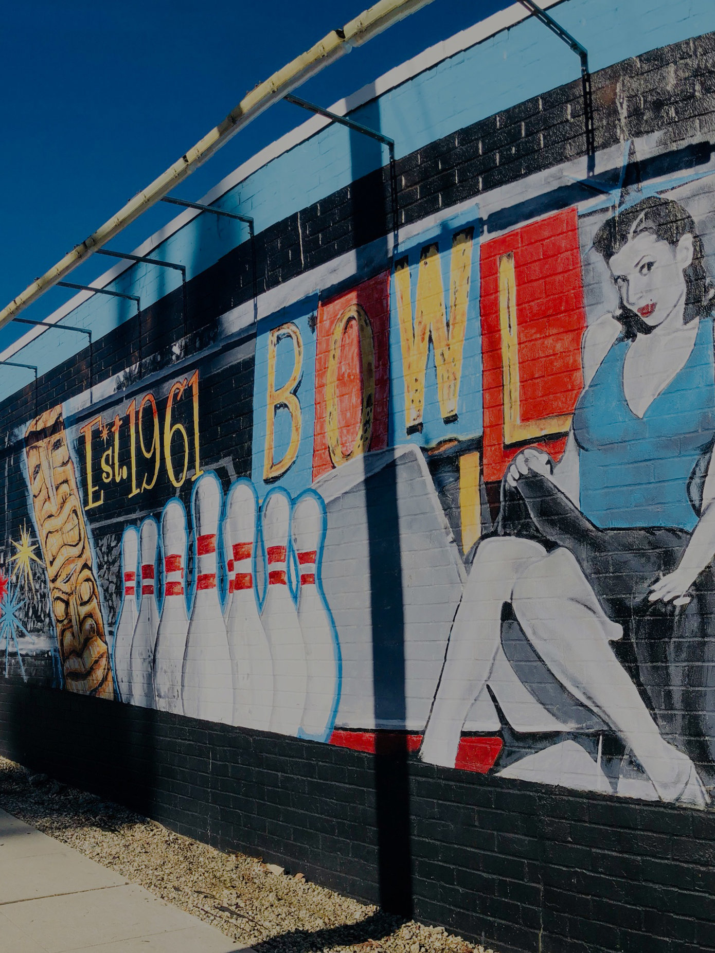 Bowling Alley & Lounge Area in Mar Vista, LA Bowlero