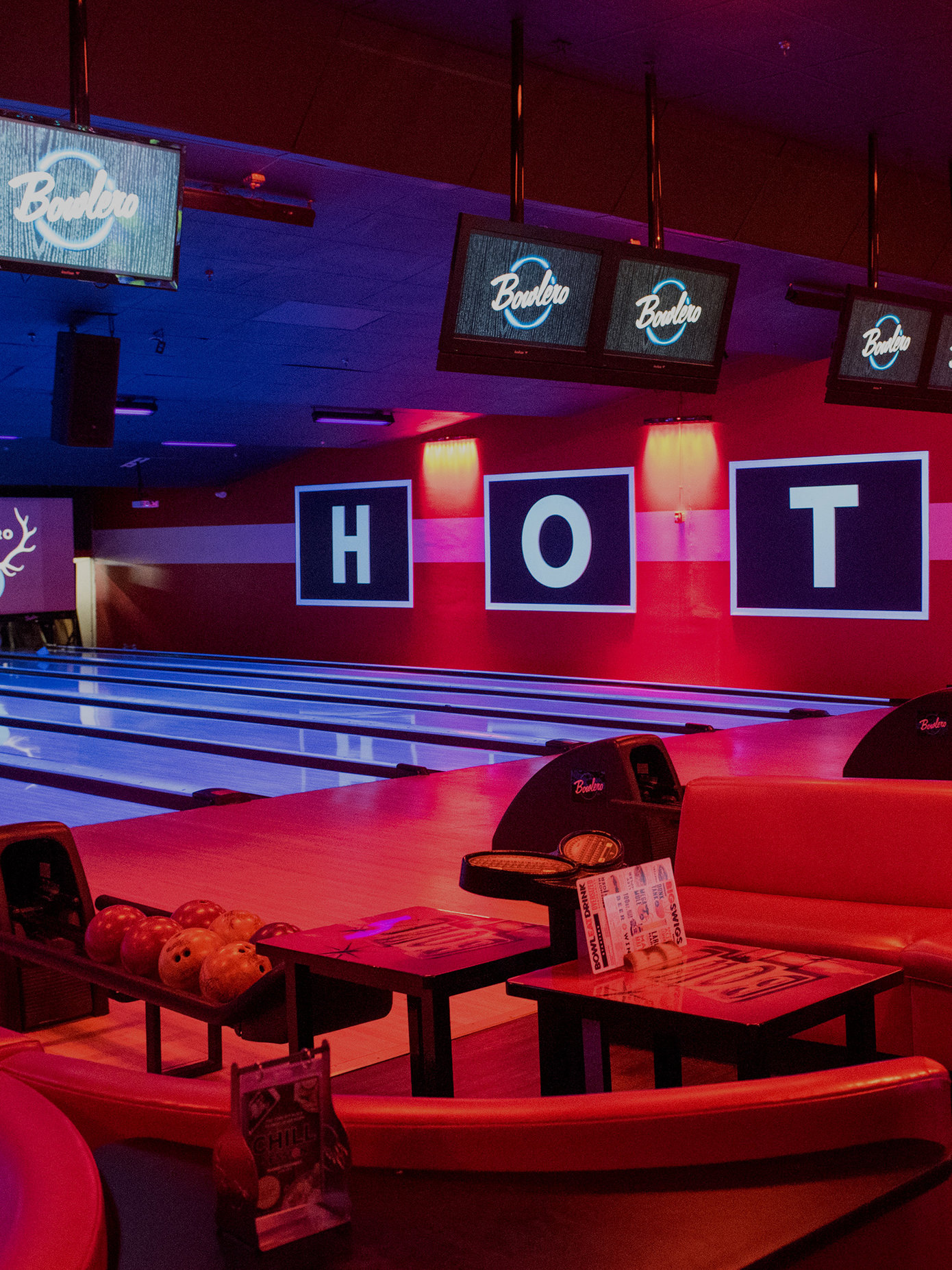 Bowling & Sports Bar in Shrewsbury Bowlero